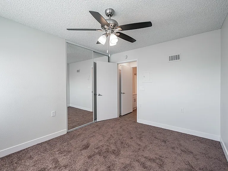 Oak Park Apartments — Photo 29