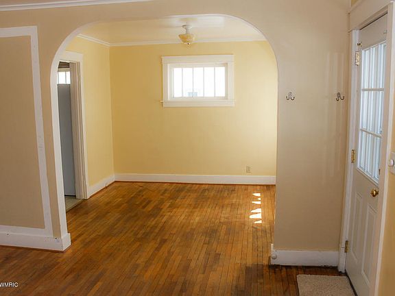 3rd image of 207 E Court St
