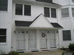 16 Ridgewood Dr, Wantagh, NY 11793