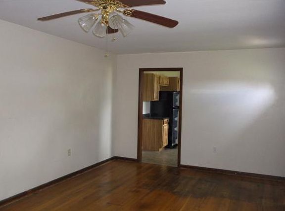 3rd image of 2917 Chatham Dr