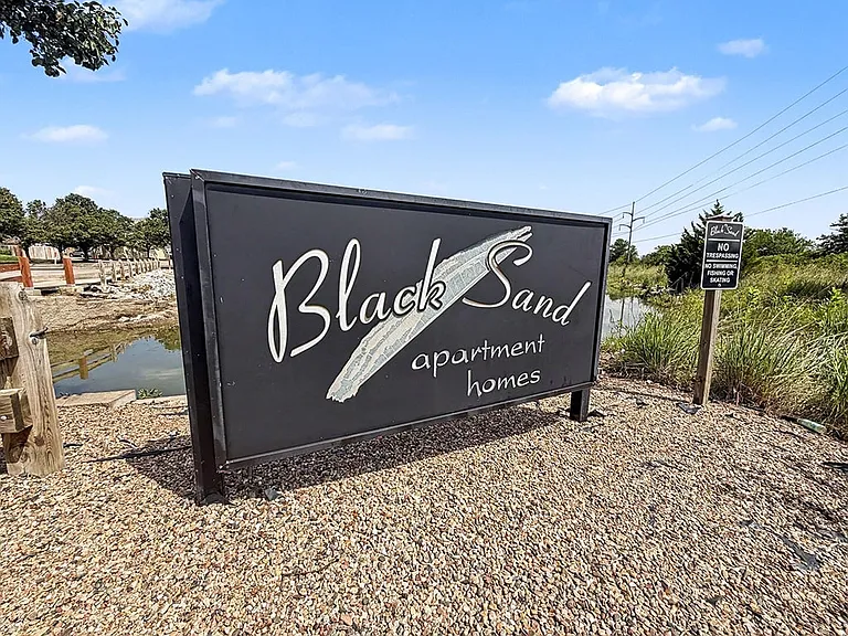 Black Sand Apartment Homes — Photo 44