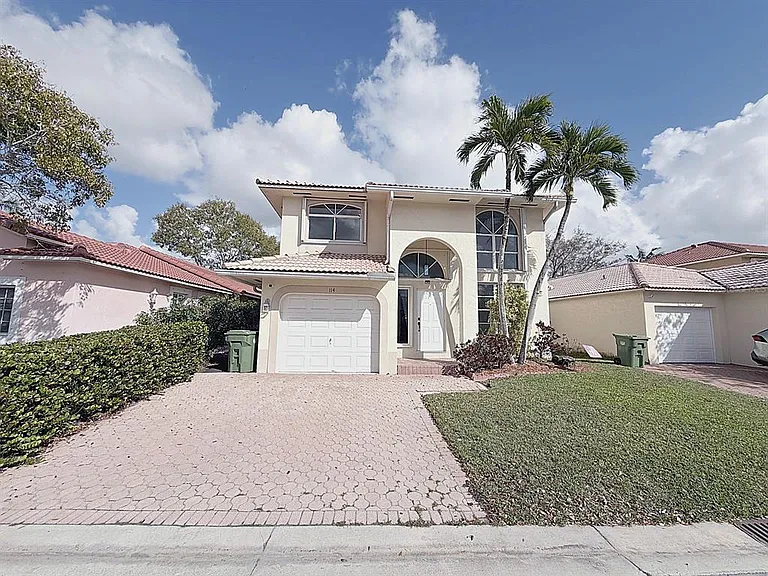 114 Danielle Ct — Photo 1