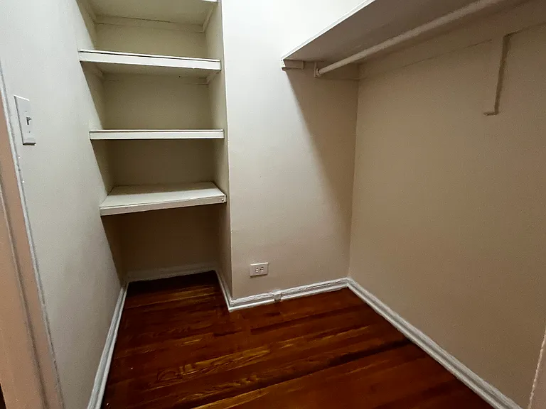 140-79 Burden Cres #4A — Photo 2