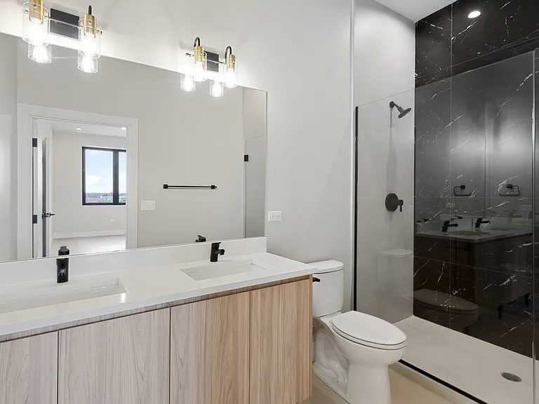 2505 W Farragut Ave #402 — Photo 14