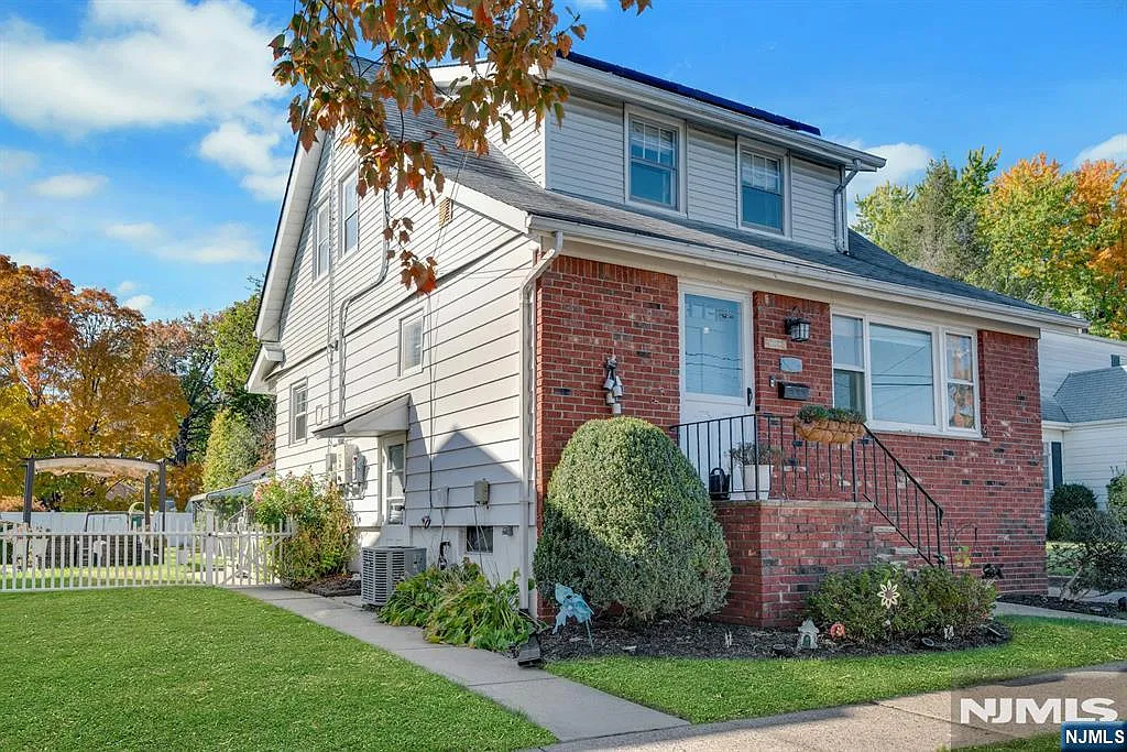 3 bed, 2.0 bath, $3,750 — Photo 1