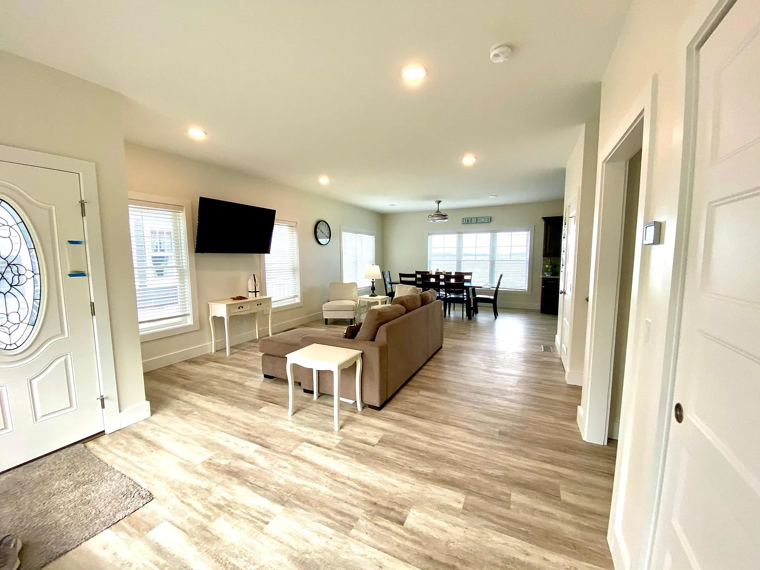 869 E Lakeshore Dr — Photo 3