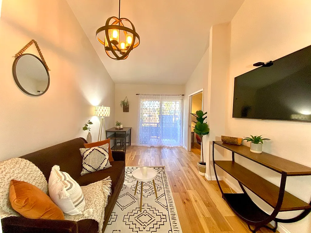 1 bed, 1.0 bath, $4,295 — Photo 1
