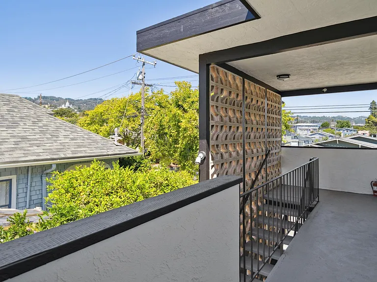 3441 Laguna Ave #2 — Photo 42
