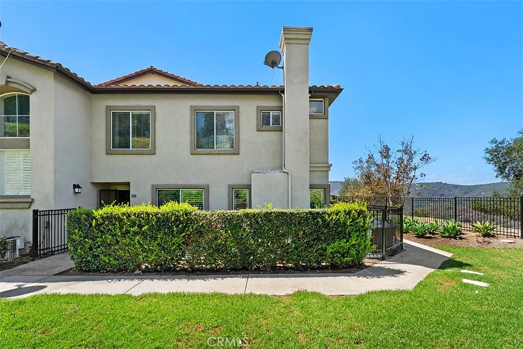 3 bed, 2.5 bath, 1403 sqft, $5,000 — Photo 4