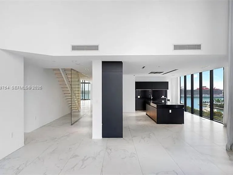 1000 Biscayne Blvd #Penthouse 1201 — Photo 6