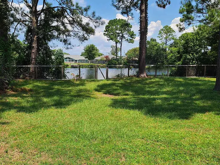 9024 Caribbean Dr — Photo 15