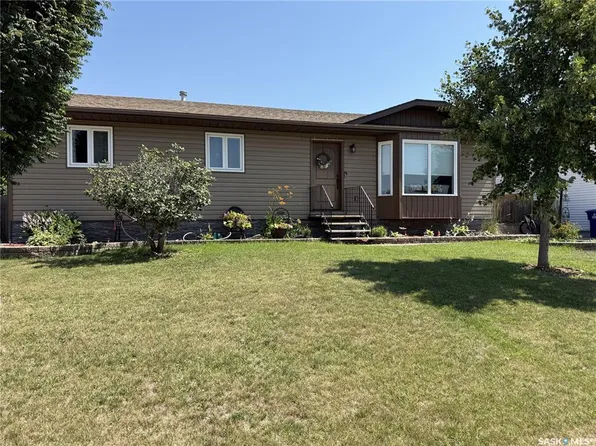 207 Maple STREET, Outlook, SK S0L 2N0