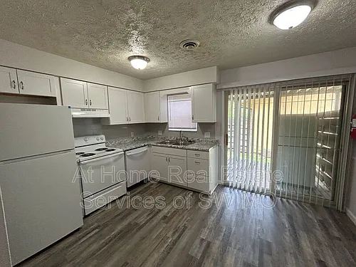 3347 E Linwood St Photo 1