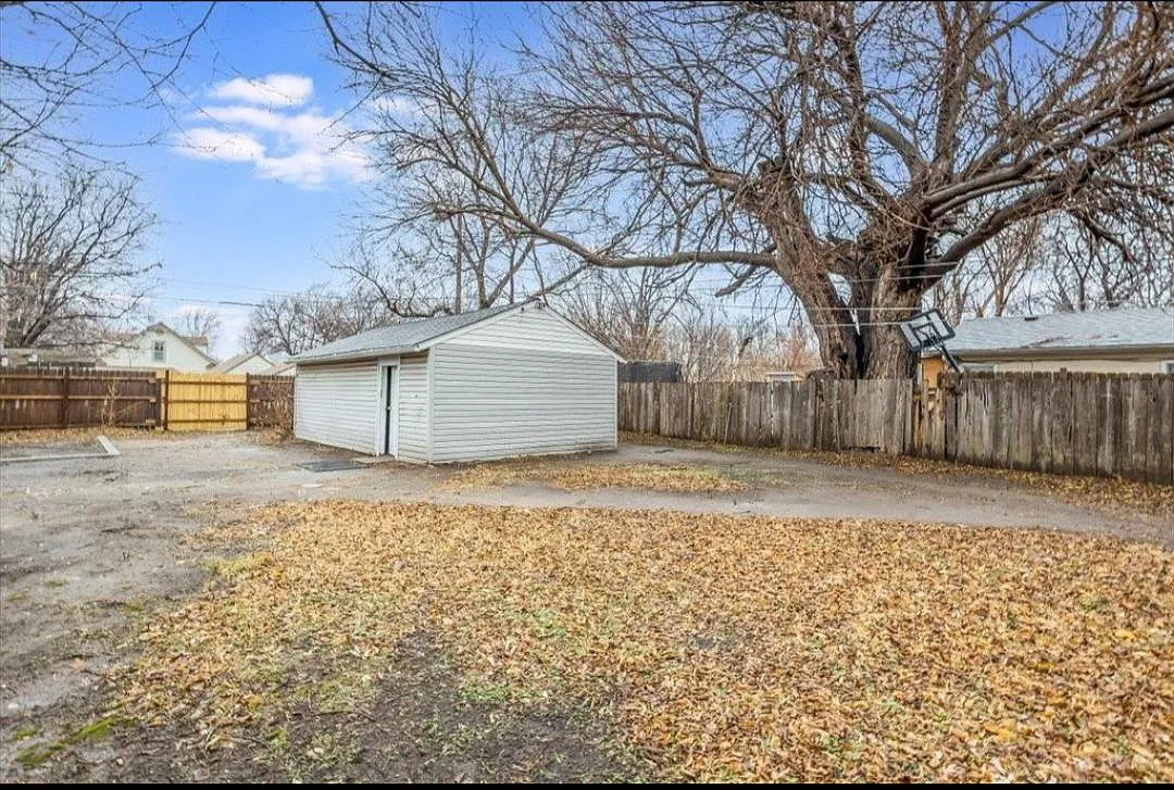 1629 S Dodge Ave — Photo 4