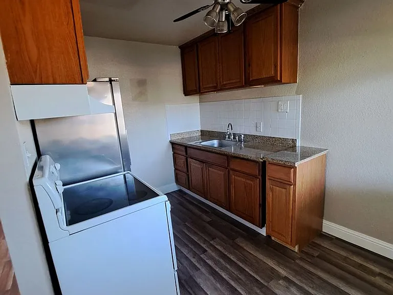 207 Brown St — Photo 3