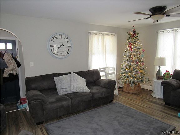 3rd image of 3020 Niagara Falls Blvd