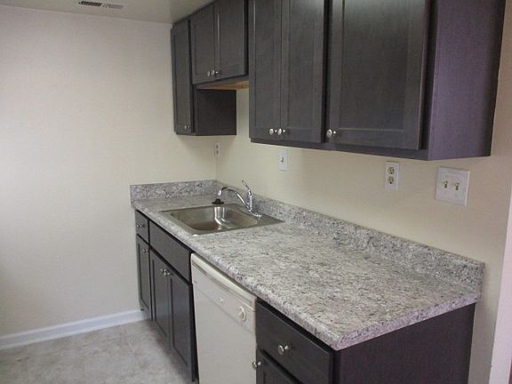 5th image of 1524 Longdale Dr #2B-1Ba