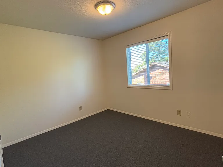2727 S Sterling Ave #G — Photo 8