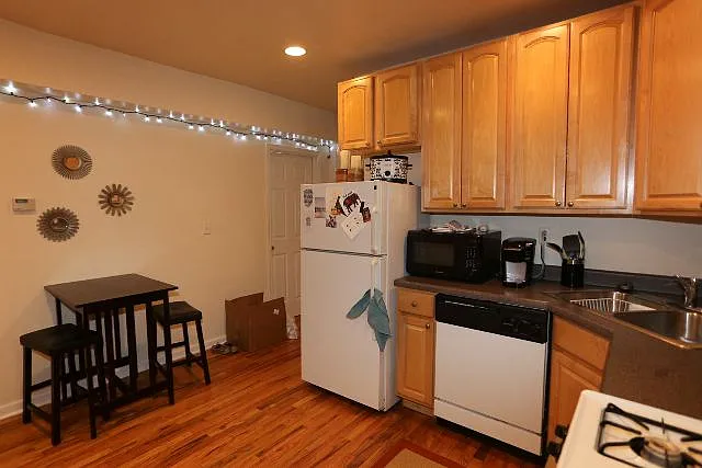2545 N Seminary Ave — Photo 4