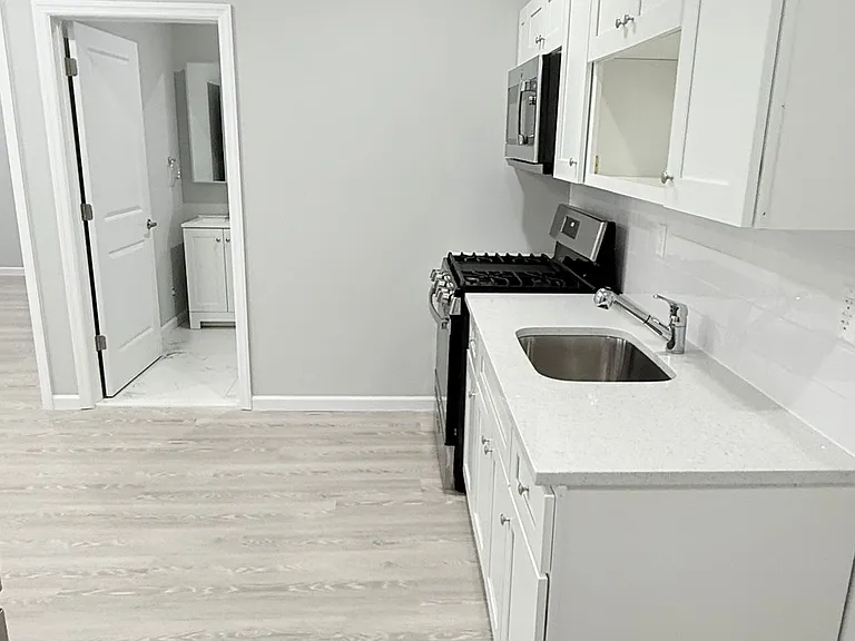 115-117 Hamilton Ave #203 — Photo 2