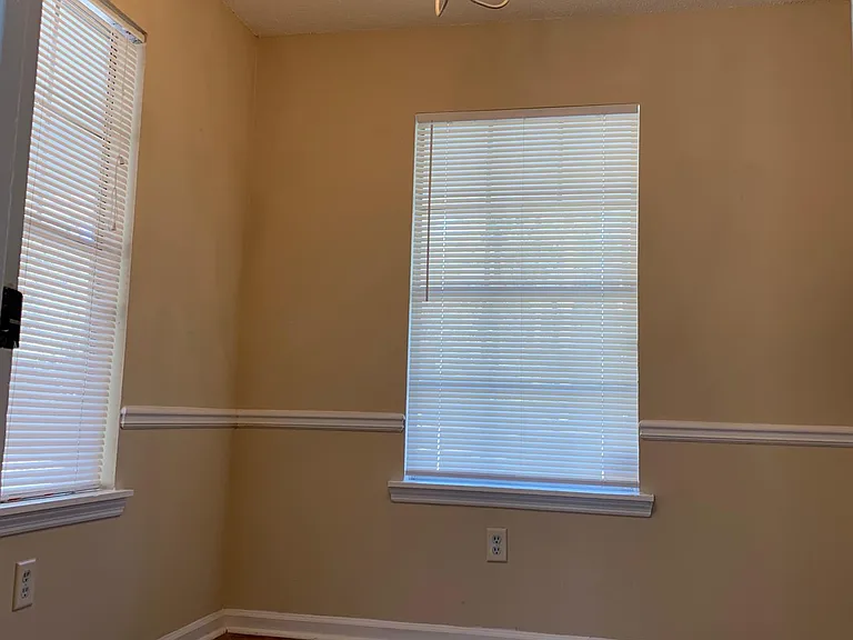 814 Robin Hood Trl — Photo 6