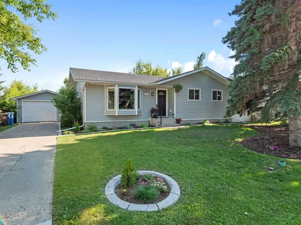 1203 N 1st St NE, Sundre, AB T0M 1X0