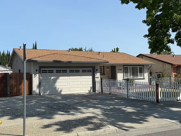 1747 Vistaglen Dr — Photo 5