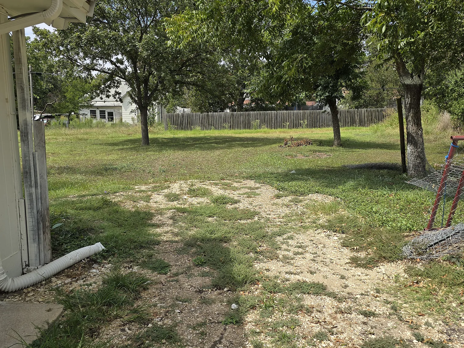 811 E Navarro Ave — Photo 2