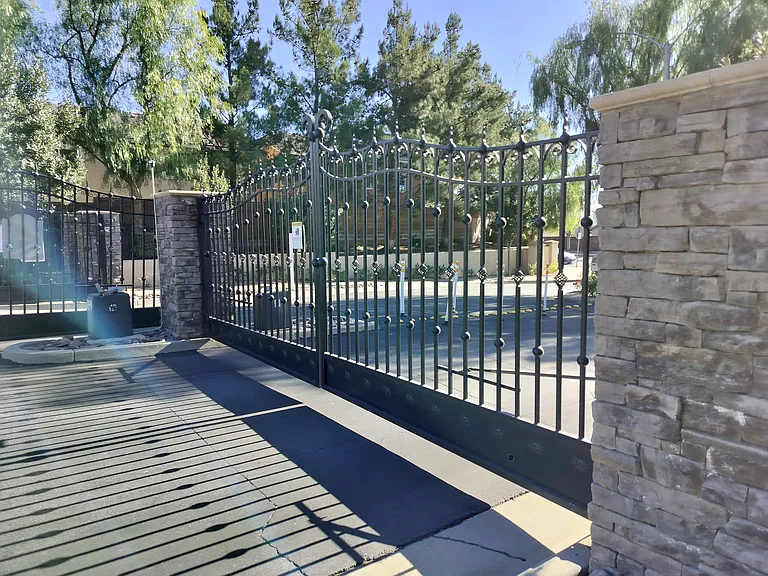 1423 Silverberry Ln — Photo 21