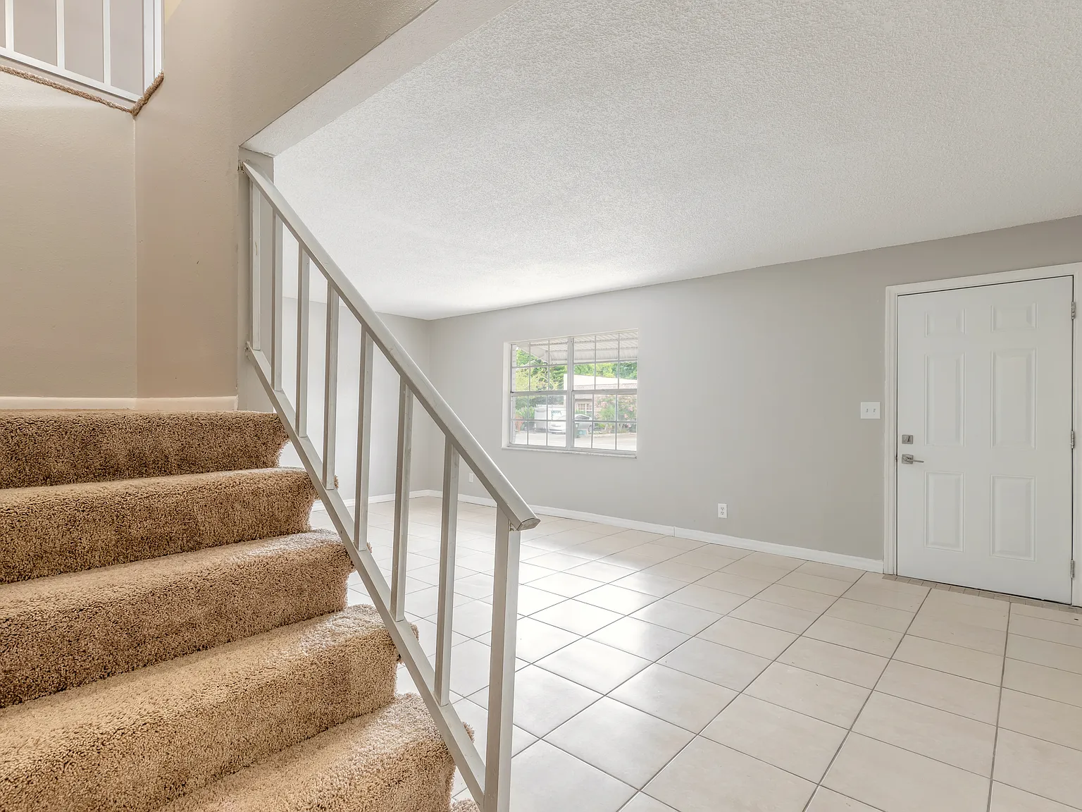 3 bed, 2.5 bath, 1331 sqft, $2,200 — Photo 3