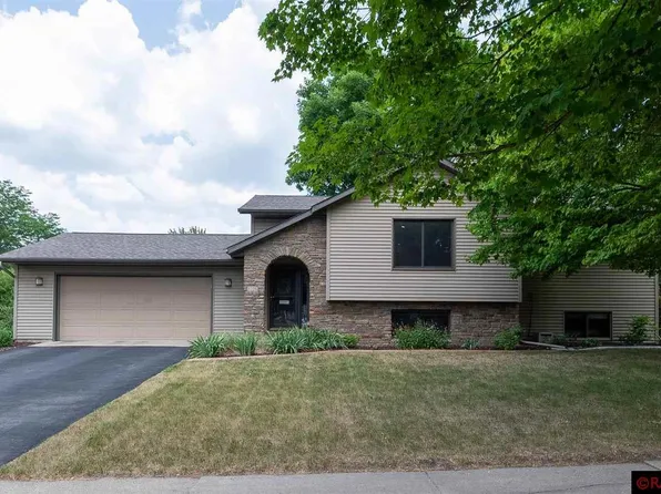 1756 Quail Roost Dr, North Mankato, MN 56003