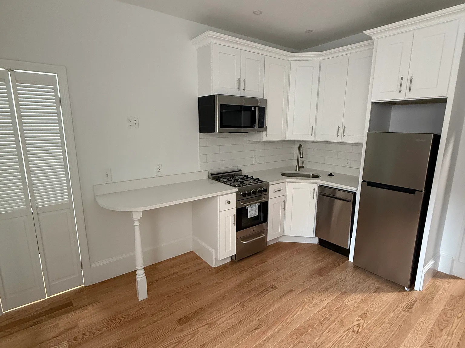 1 bed, 9999 sqft, $3,000 — Photo 2