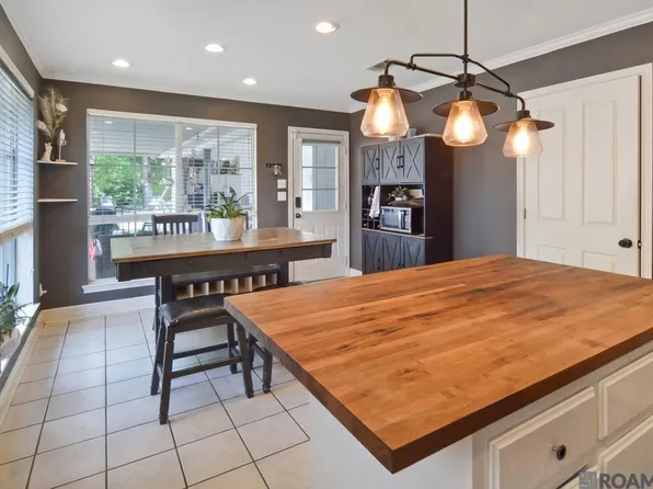 17190 N Lake Dr, Prairieville, LA 70769
