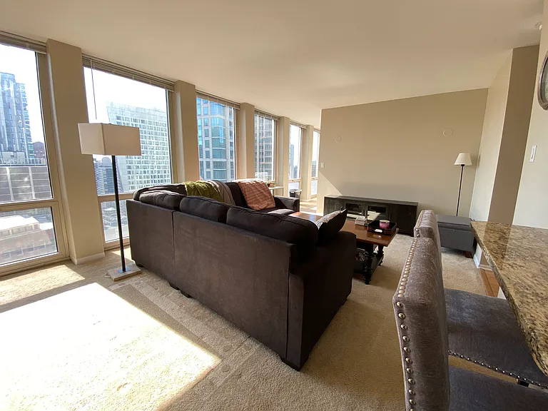 111 E Chestnut St #26D — Photo 3