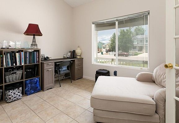 5th image of 827 Marshall Dr