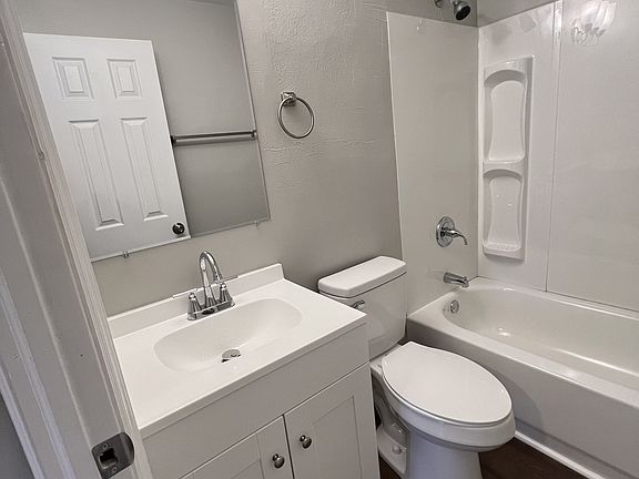 5th image of 524 Rockdale Ave APT 4