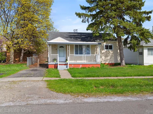 7957 Pine St, Taylor, MI 48180