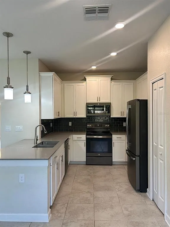 4 bed, 3.5 bath, 1861 sqft, $2,600 — Photo 4