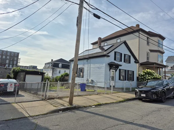 90 Tremont St, Fall River, MA 02720