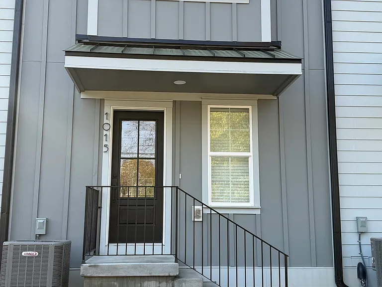 1015 Carter Ave — Photo 15