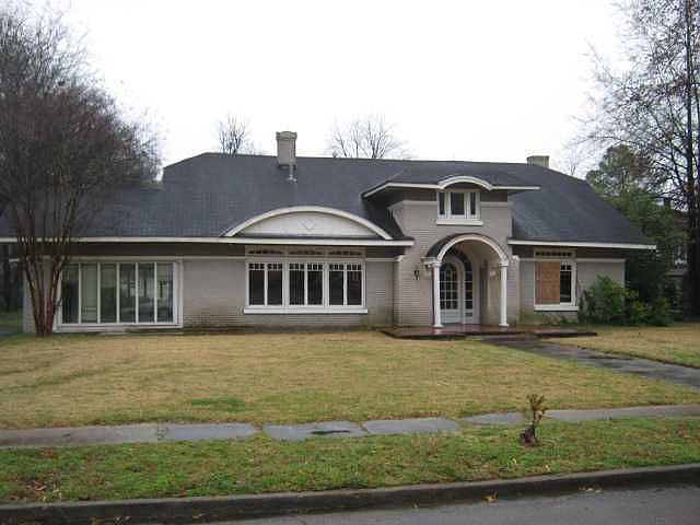 1st image of 226 W 2nd St