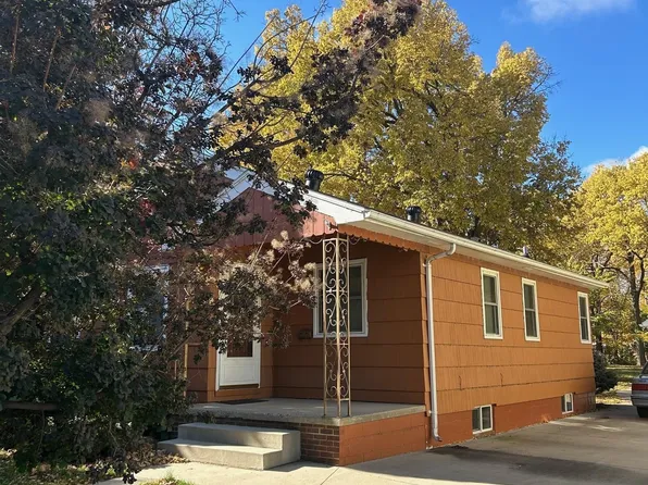 515 9th St NW, Willmar, MN 56201
