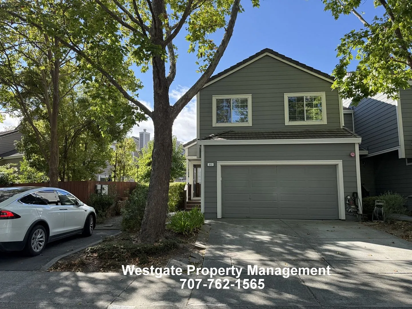 Beautifully Remodeled 3/2.5 Townhome - 813 Chardonnay Circle — Photo 3