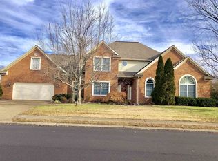 3088 Southern Trace Dr, Newburgh, IN 47630