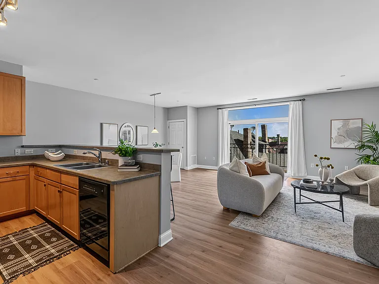 1920 N Farwell Ave #403 — Photo 4
