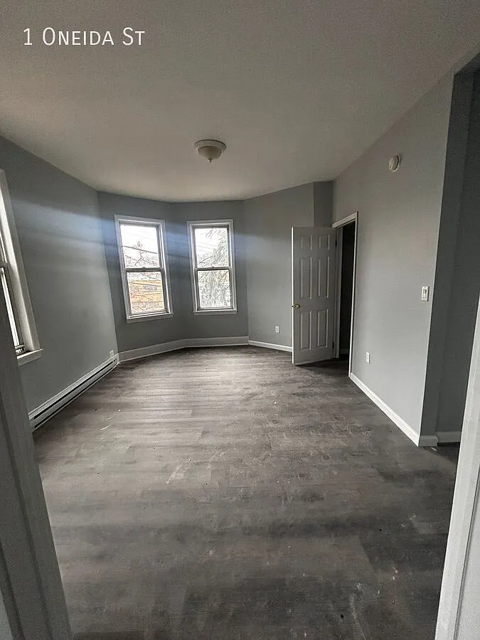 3 bed, $2,900 — Photo 2