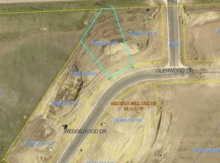3007 Wedgewood Dr, Yankton, SD 57078