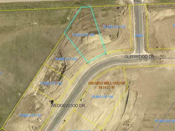 3007 Wedgewood Dr, Yankton, SD 57078