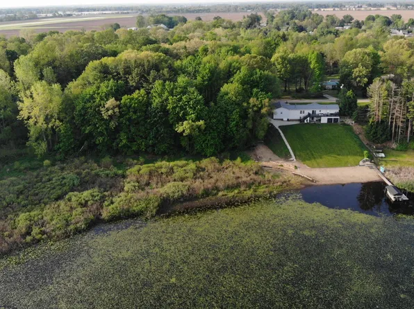 67544 Thunderbird Dr, Sturgis, MI 49091