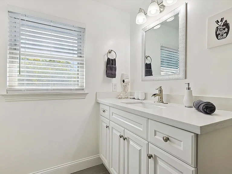3608 Courtdale Dr — Photo 7